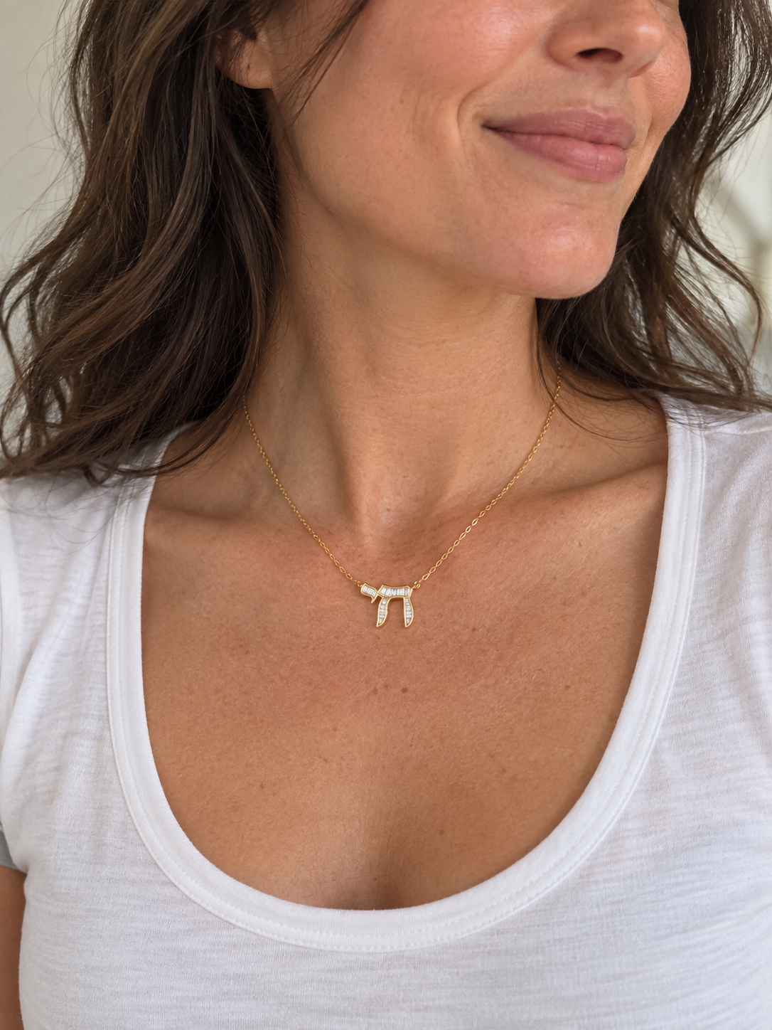 Model wearing the gold-plated baguette Chai necklace